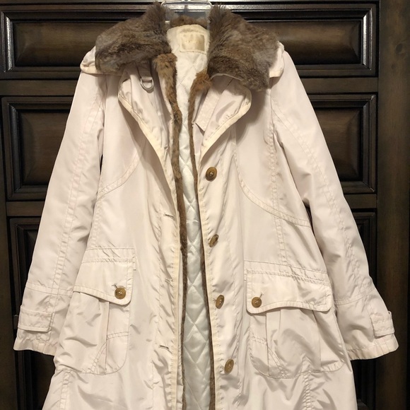 Women Raincoat - Picture 2 of 16